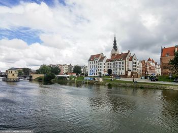 Ruch prokuratury wobec urzędnika oskarżonego o czyn wobec małoletniej