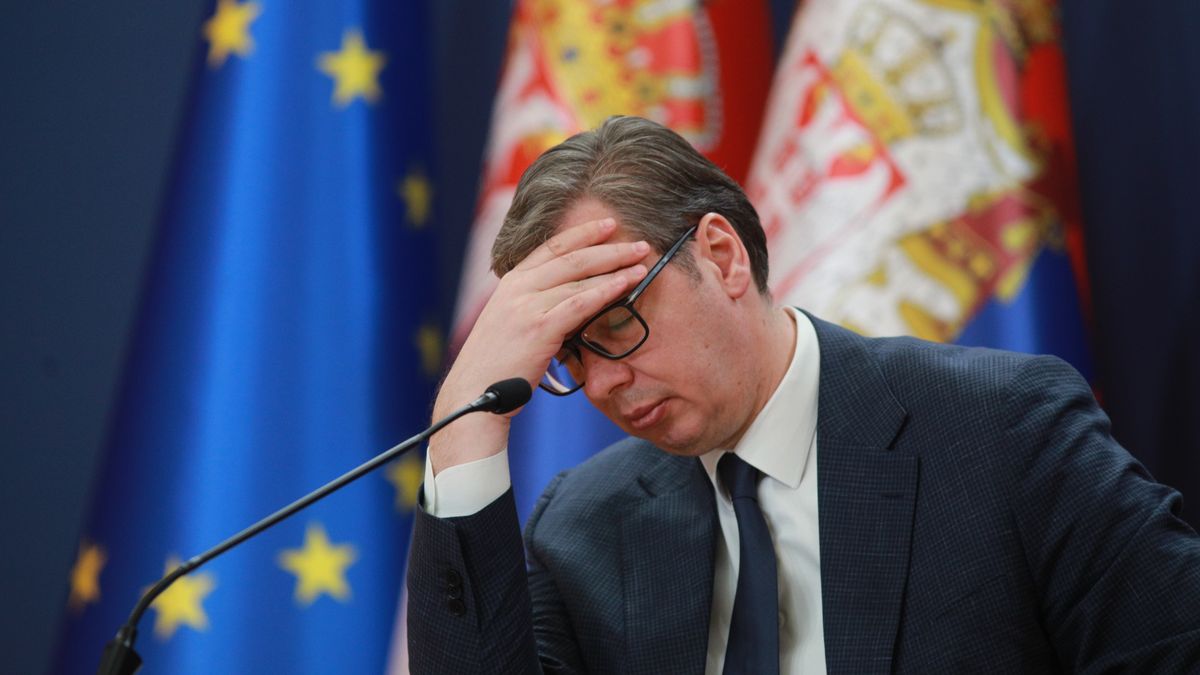 BELGRADE, SERBIA - APRIL 07: Serbian President Aleksandar Vucic makes a speech as he holds a press conference following the meeting with Kosovo Serb representatives in Belgrade, Serbia on April 07, 2023. (Photo by Milos Miskov/Anadolu Agency via Getty Images)