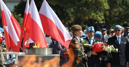 Pokazy sprzętu wojskowego, salwa honorowa i grochówka. Obchody Święta Wojska Polskiego w Lublinie | PROGRAM