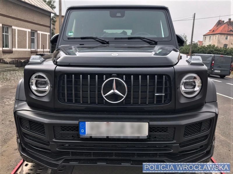 Wrocław. Laweta z Mercedesem za ponad 1 mln zł. Okazał się kradziony