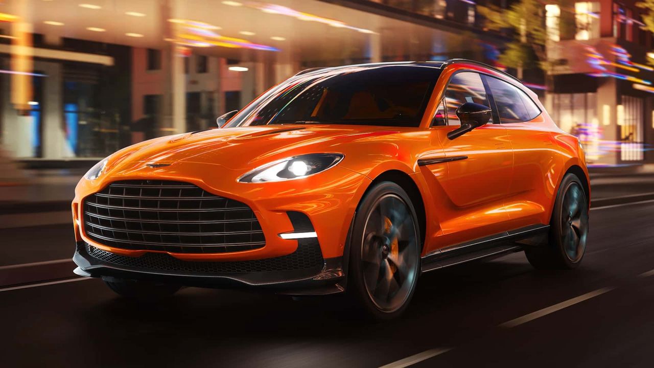 Aston Martin DBX przeszedł lifting. Koniec bazowej wersji i nowe wnętrze