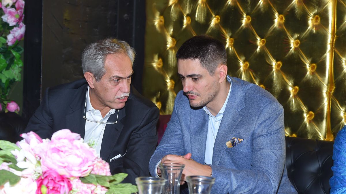 Zygmunt Solorz-�ak   Tobias Solorz
Warszawa, 01.03.2016. Wiosenna ram�wka Polsatu. Nz. biznesmani Zygmunt Solorz-�ak (L), jego syn Tobias Solorz (P) (sl/mgut)
PAP/Stach Leszczy�ski
Stach Leszczy�ski
Solorz �ak, Zygmunt Solorz-�ak   Tobias Solorz, ojciec syn, Polsat, prezentacja, ram�wka, wiosenna, wiosennej ram�wki