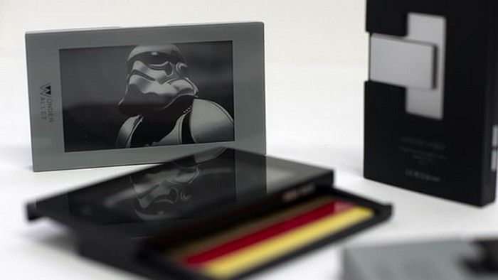 Portfel z wyświetlaczem E-Ink. Po co? Ten pomysł ma większy sens, niż się na początku wydaje! 3