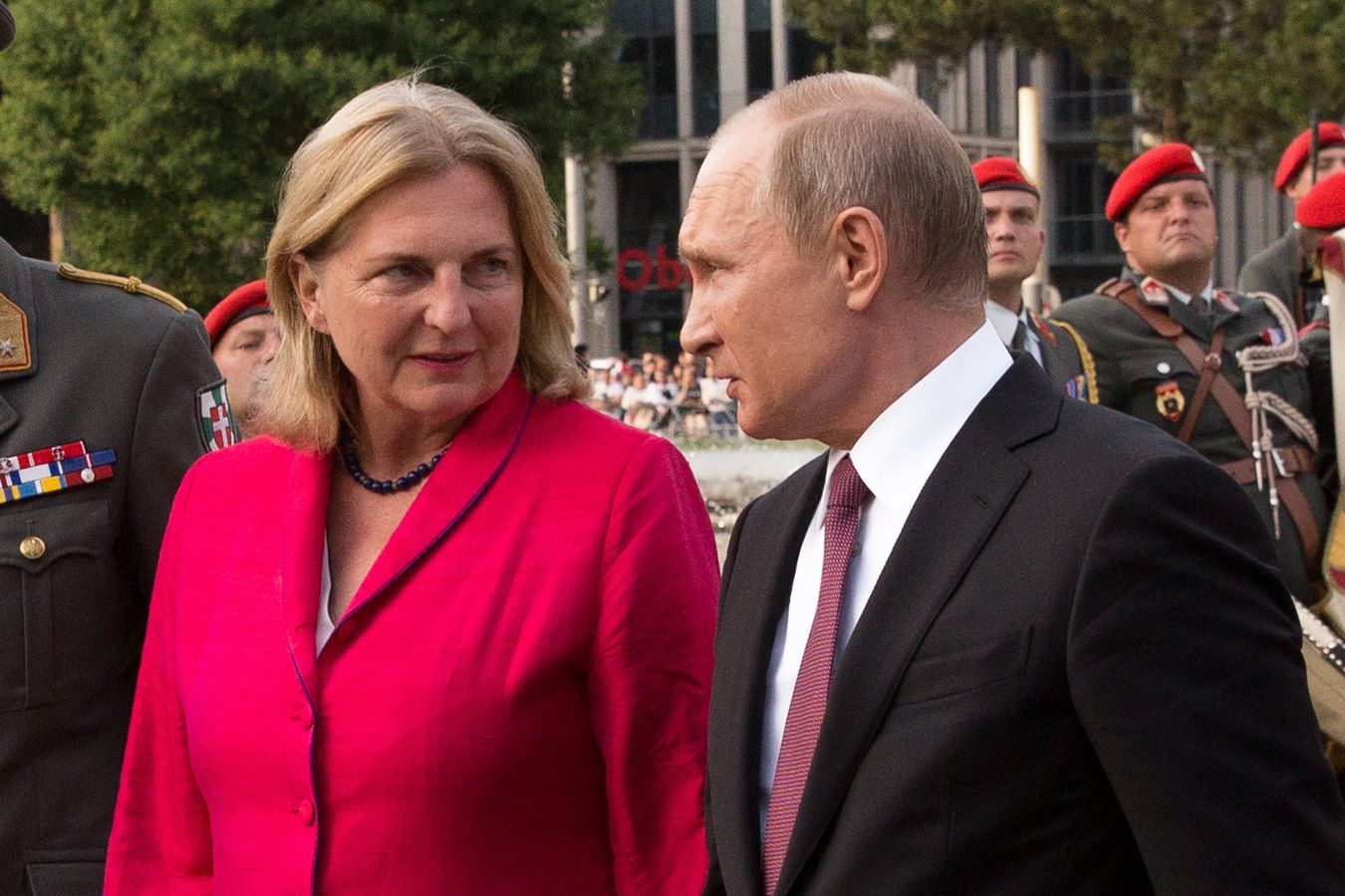 Austriacki walc z Putinem. Macki rosyjskiego wywiadu sięgały aż do Wiednia