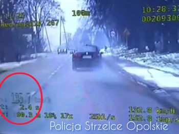 Ujazd: 135 km/h w terenie zabudowanym. Kierowca stracił uprawnienia