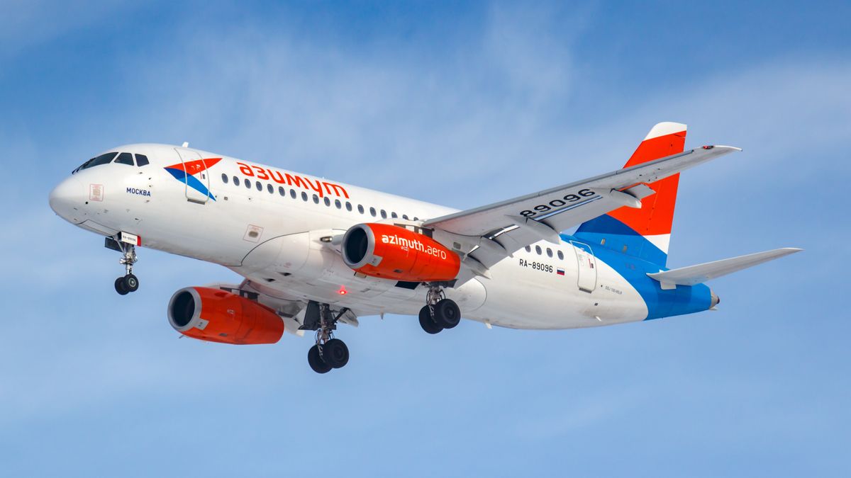 Sankcje uderzyły w rosyjski przemysł lotniczy. Linie Azimuth odbiorą nowy samolot, ale z używanymi silnikami