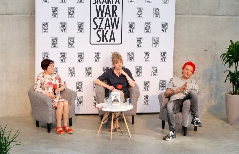 Michał Wiśniewski wspiera mamę podczas premiery jej książki, "Dziewczynka z kieliszkami"