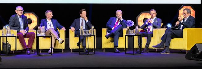 Zdjęcie Panel „Ratujemy telewizje lokalne” Od prawej: Robert Kwiatkowski, Mikołaj Dorożała, Krzysztof Bosak, Paweł Lewandowski, Dariusz Joński, Witold Graboś. 