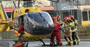 Warszawa: Rowerzysta wjechał na czerwonym świetle. Został potrącony przez dostawczaka. Na miejscu lądował śmigłowiec LPR