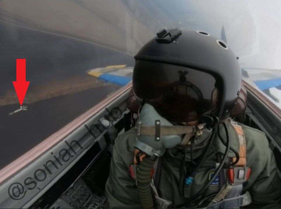 Ukrainischer MiG-29-Pilot beim Abwurf der AASM Hammer.