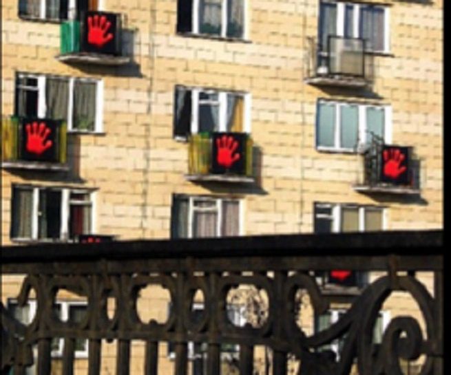 Łapy Heyah na balkonach