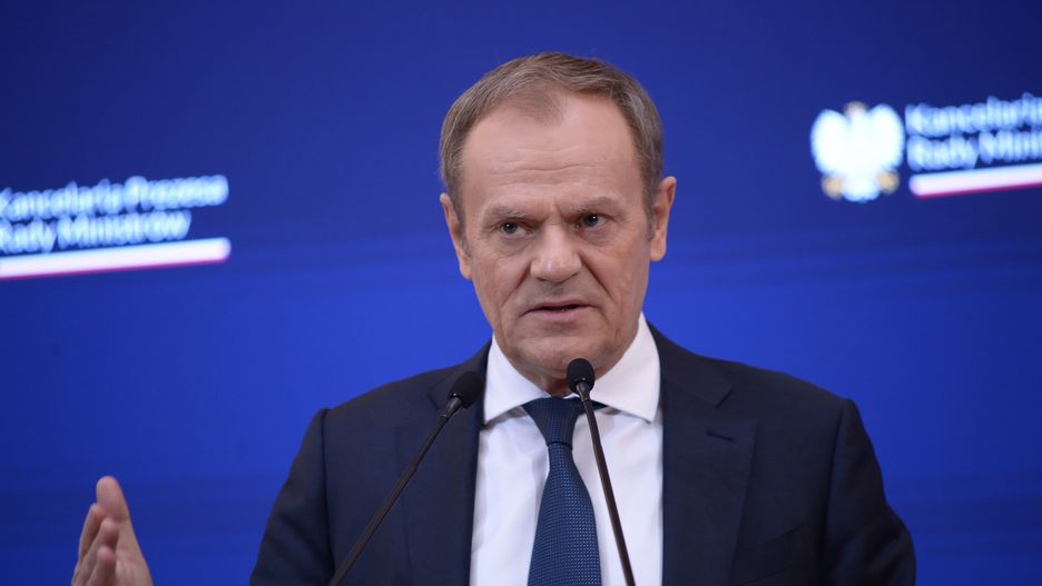 Warszawa, 24.01.2024. Premier Donald Tusk na konferencji prasowej w KPRM w Warszawie, 24 bm. Rząd zajął się m.in. projektem dotyczącym dostępu bez recepty do antykoncepcji awaryjnej, czyli tzw. pigułki "dzień po�. Projekt ustawy zostanie przesłany do Sejmu. (aldg) PAP/Marcin Obara