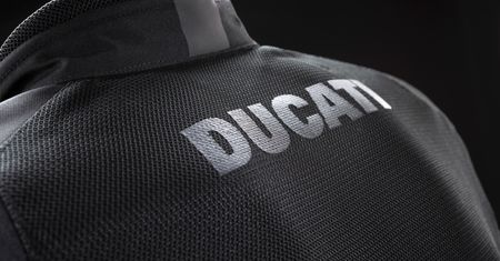 Trzy wentylowane kurtki tekstylne Ducati. Stworzone na lato
