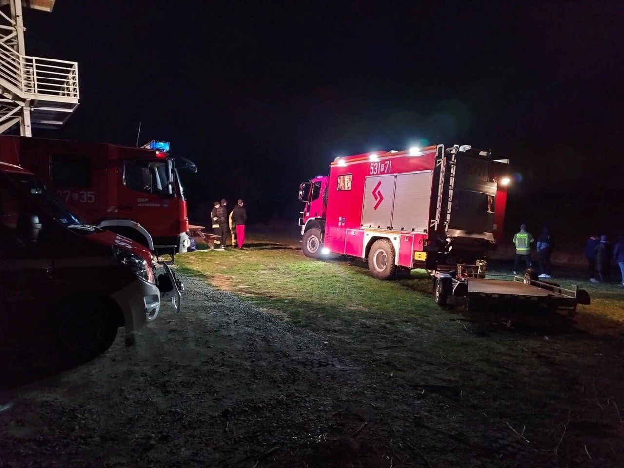 Akcja strażaków. 14-latkowie utknęli na bagnach