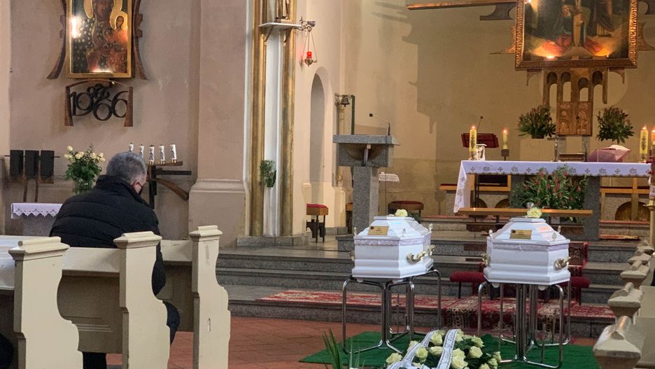 Tragedia w Turzanach. Pogrzeb chłopców w wieku 3 i 5 lat