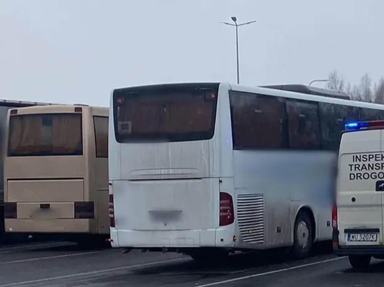 Taki autokar wiózł dzieci do Poronina. Dzień wcześniej pozytywnie przeszedł przegląd
