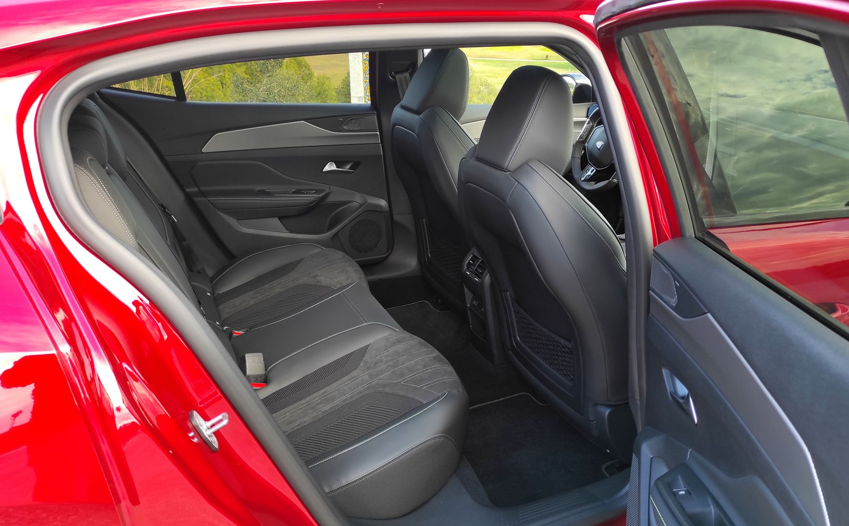 Peugeot 408 Hybrid