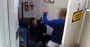 Nietrzeźwy 16-latek złamał ochroniarzowi kość czaszki i twarzoczaszki za butelkę alkoholu [WIDEO]