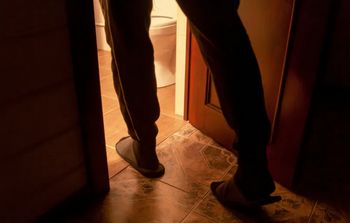 Jak często senior powinien brać prysznic? Mało kto zdaje sobie sprawę