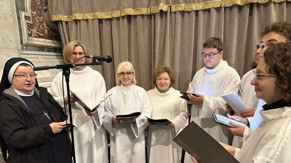 .Schola gregoriańska &#34;Cantantes Mariae&#34; (&#34;Śpiewacy Maryi&#34;) z Katowic zaśpiewała w Bazylice św. Piotra na Watykanie