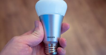 Żarówki Philips Hue z poważną luką. Pozwoliła na włamanie do sieci komputerowej