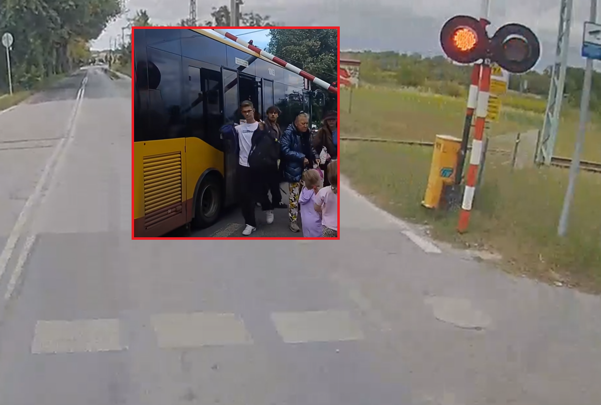 "Otwórz drzwi". Autobus na przejeździe. "Kierowca odsunięty"