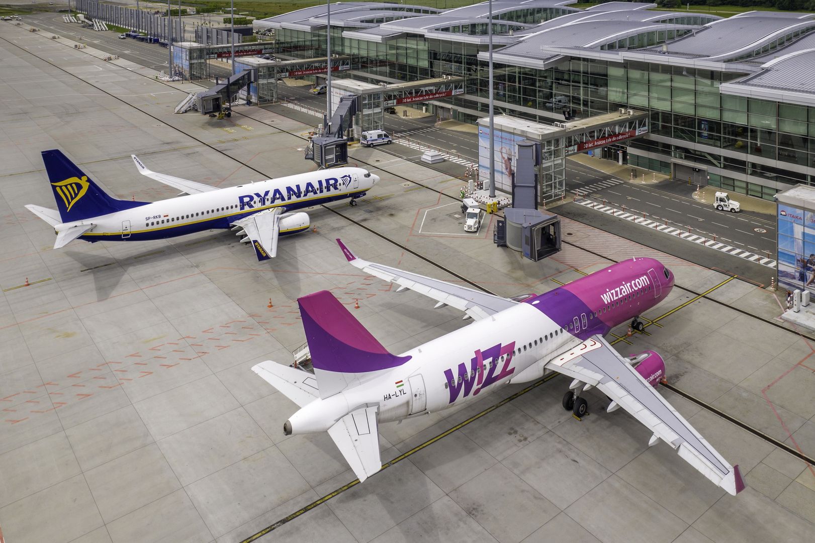 Ryanair i Wizz Air stawiają sprawę jasno. "Nie będziesz już latać"