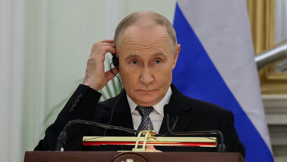 Russian President Putin visits India
epaselect epa12571733 Russian President Vladimir Putin speaks at a joint press statement with Indian Prime Minister Narendra Modi (not seen) after their meeting at Hyderabad House in New Delhi, India, 05 December 2025. Russian President Putin is on a two-day state visit to India and will also be attending the 23rd India-Russia Annual Summit, where several international and regional issues will be on the agenda.  EPA/RAJAT GUPTA 
Dostawca: PAP/EPA.
RAJAT GUPTA
epaselect