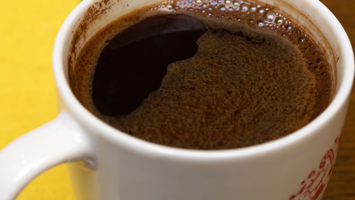 Eksperci ostrzegają, by nie dodawać alkoholu do kawy