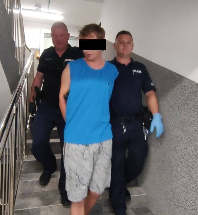 Z siekierą napadł na brata i ojca