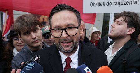 Daniel Obajtek z zarzutami. Miał śledzić opozycję. Twierdzi, że "bronił interesów Orlenu"