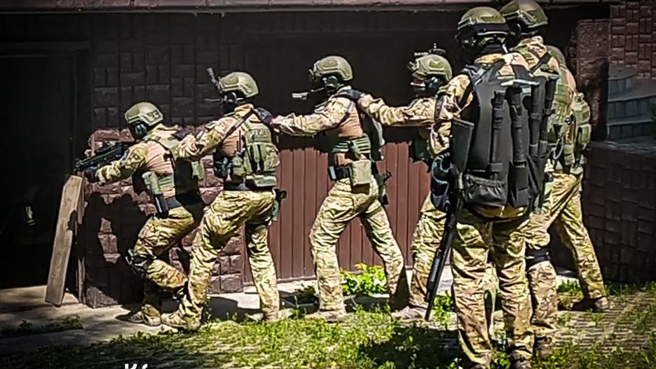 Warszawa. CBŚP zatrzymało 11 osób podejrzanych o przestępstwab