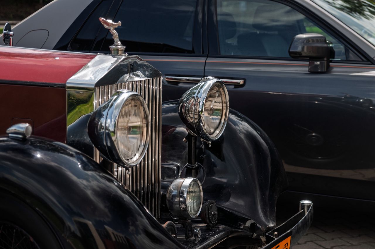 Rolls-Royce Phantom II (1935) i Rolls-Royce Phantom VIII (2025)