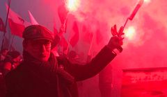 Cezary Gmyz z racą na Marszu Niepodległości. „Zapewniam, że nie złamałem prawa”