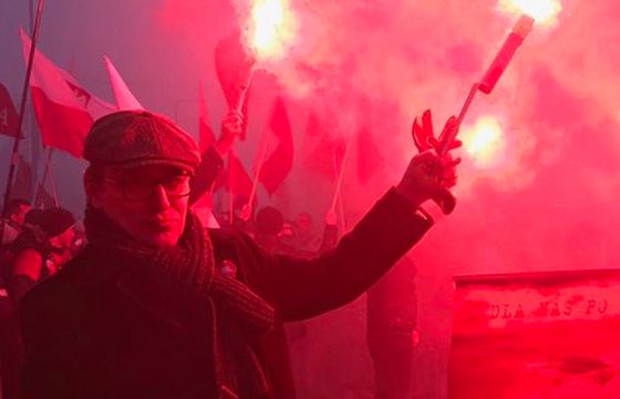 Cezary Gmyz z racą na Marszu Niepodległości. „Zapewniam, że nie złamałem prawa”