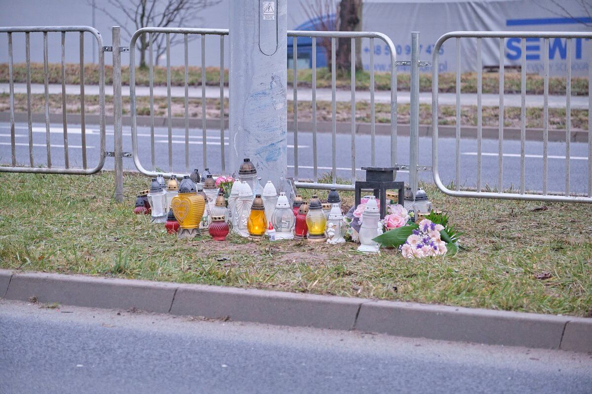 Znicze w miejscu tragicznego wypadku na ul. Jana Pawła II w Lublinie