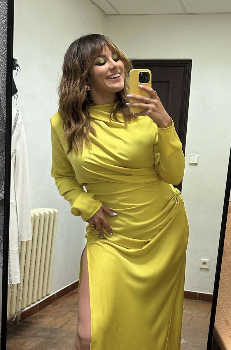 Ewa Farna prezentuje kobiecą sylwetkę