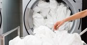 Wrzuć aspirynę do prania. Efekt cię mile zaskoczy