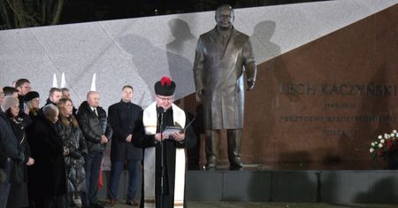 Odsłonili pomnik Lecha Kaczyńskiego. Przyjechał specjalnie prezes PiS