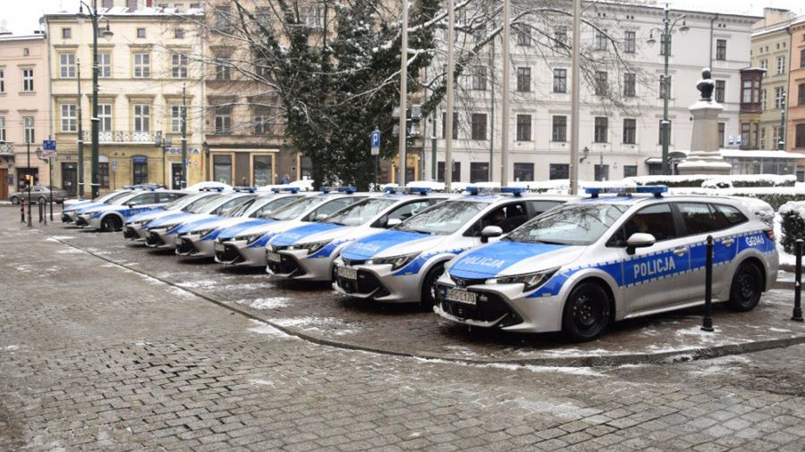 Hybrydowe Toyoty Corolle dołączyły do floty krakowskiej policji.