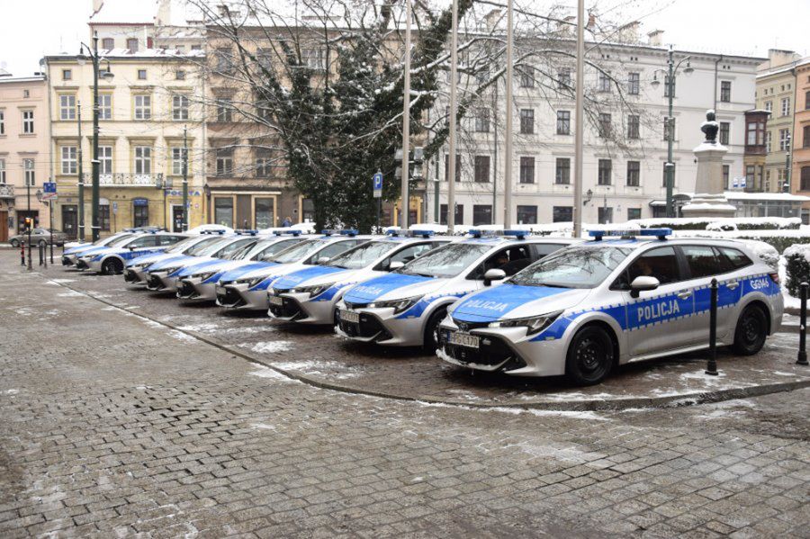 Hybrydowe Toyoty Corolle dołączyły do floty krakowskiej policji.