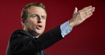 Macron pozywa fotografa. Nie chce, by ktoś robił mu zdjęcia z ukrycia.