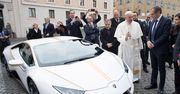 Papież Franciszek sprzedał swoje lamborghini. Ktoś grubo "przepłacił"