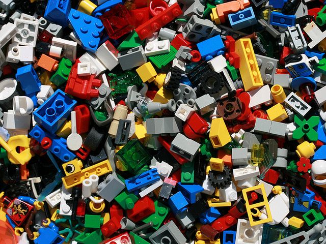 Hardkorowe budowanie z LEGO. Ile mierzy najwyższa konstrukcja z klocków? [wideo]
