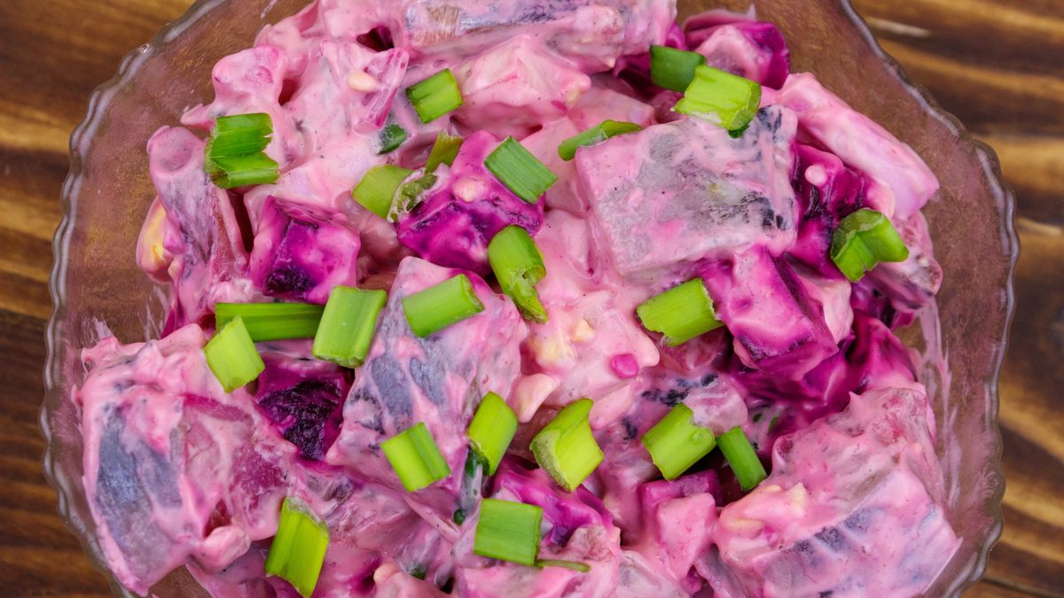 Sałatka lwowska z burakiem