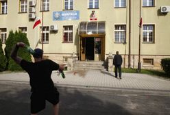 Lubin. Policja siłą odebrała telefony rodzinie 34-letniego Bartka. Nowe fakty