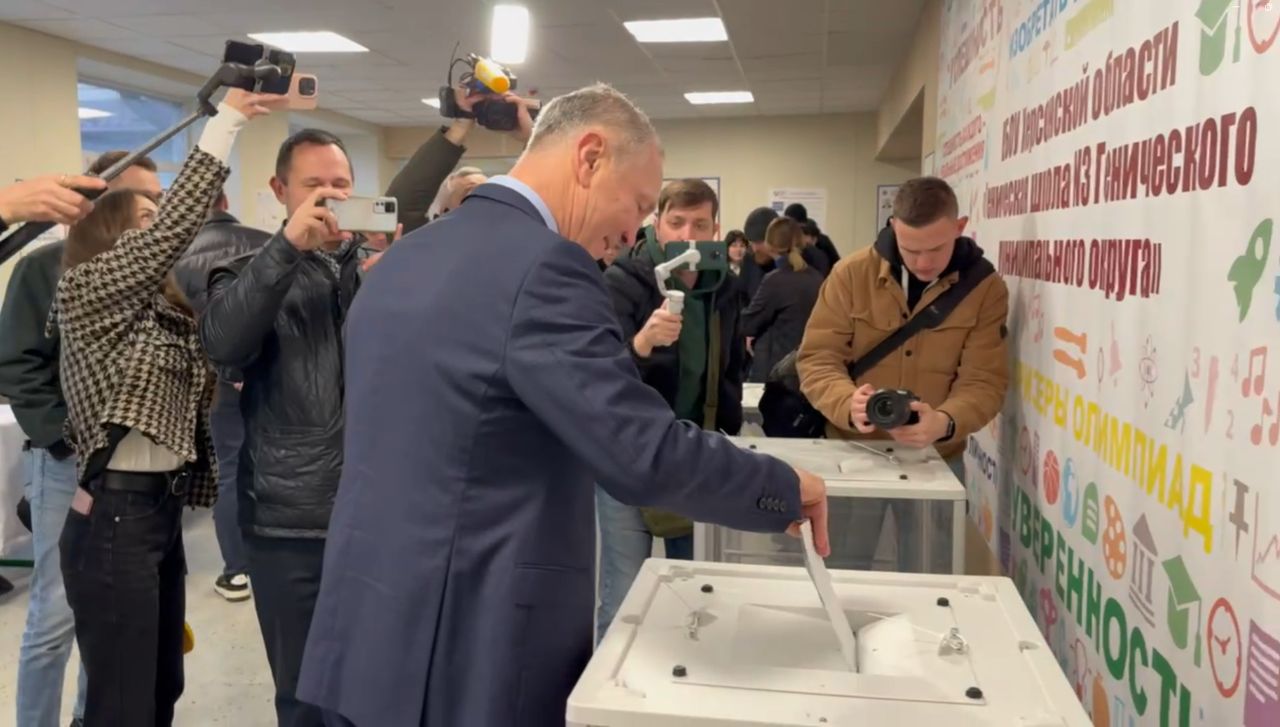 Volodymyr Saldo casts vote in controversial Russian elections in Kherson
