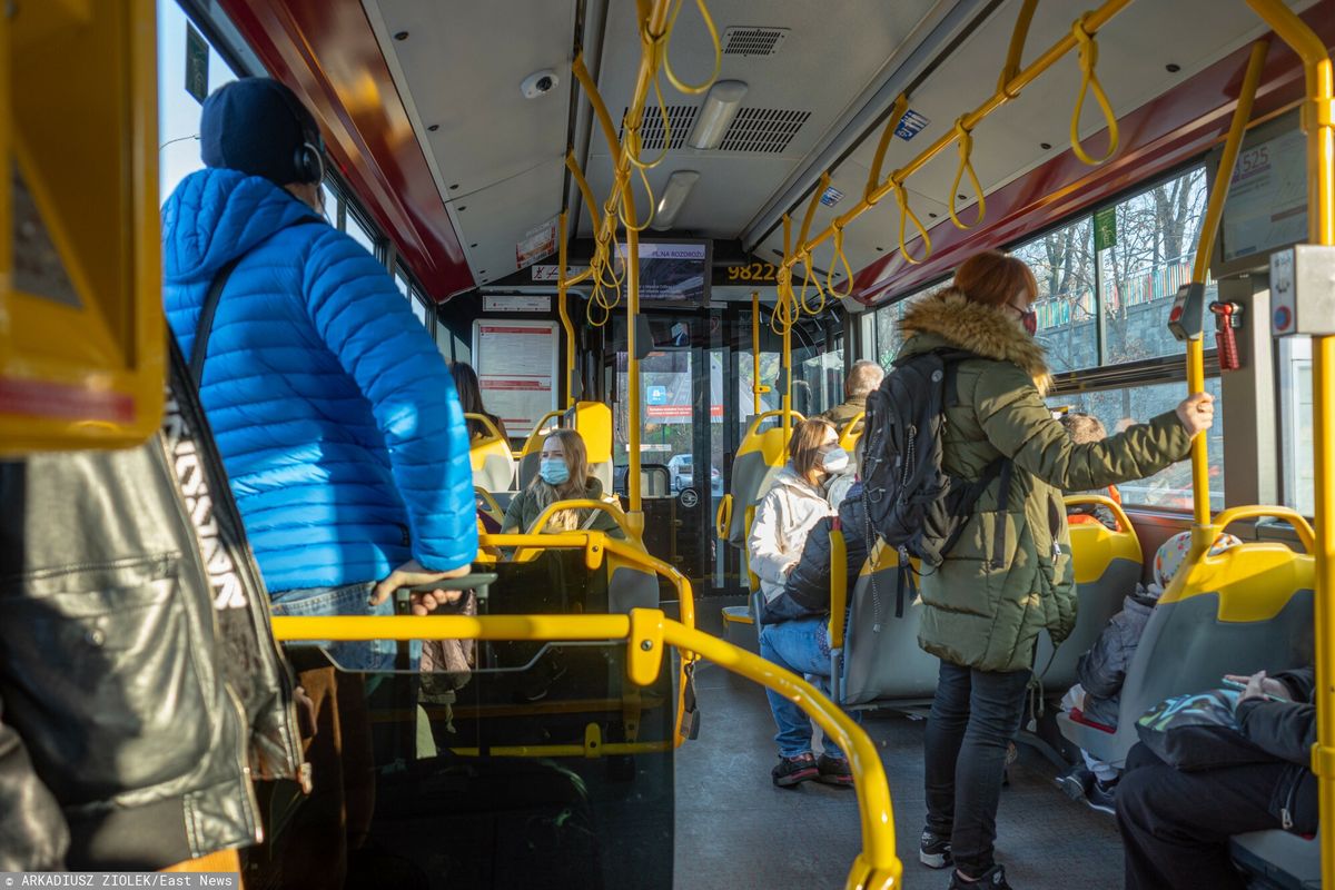 Warszawa. Straszył 12-latkę w autobusie. Interweniował kierowca 