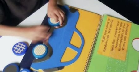 Wyjątkowa biblioteka na skalę Polski w Lublinie. Tutaj książki przeczytasz dotykiem. Ponad 300 książek do wypożyczenia