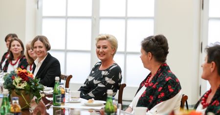 Agatę Kornhauser-Dudę odwiedziły w Pałacu Prezydenckim gospodynie wiejskie. Na pierwszą damę spadła lawina krytyki
